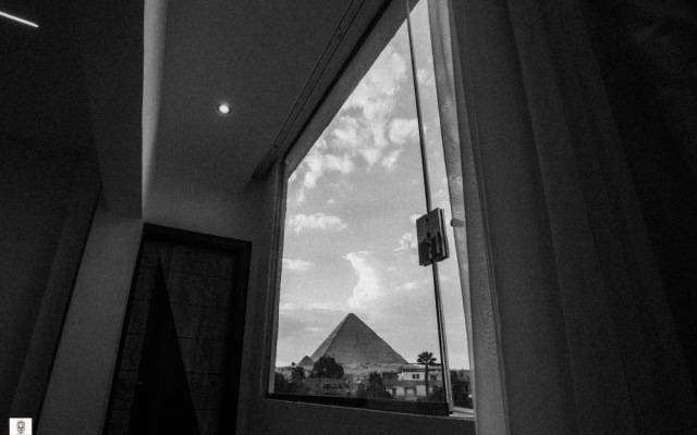 Queen Ash Pyramids View INN