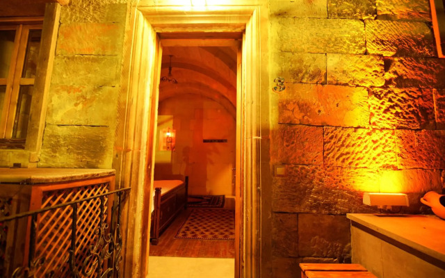 Vineyard Cave Hotel