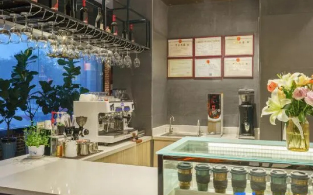 James Joyce Coffetel Hotel (Hami Yingbin Avenue)