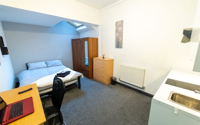 968 Pershore Road Studios in Guest House