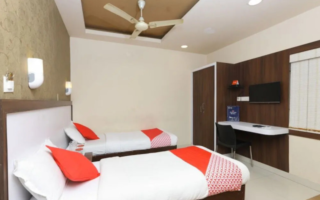 Hotel Emerald Manor by OYO Rooms