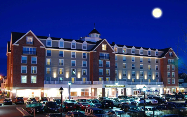 Salem Waterfront Hotel & Suites