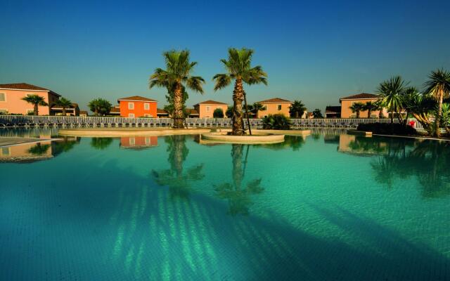 Semi-detached Home in Mediterranean Style, With Nice AC