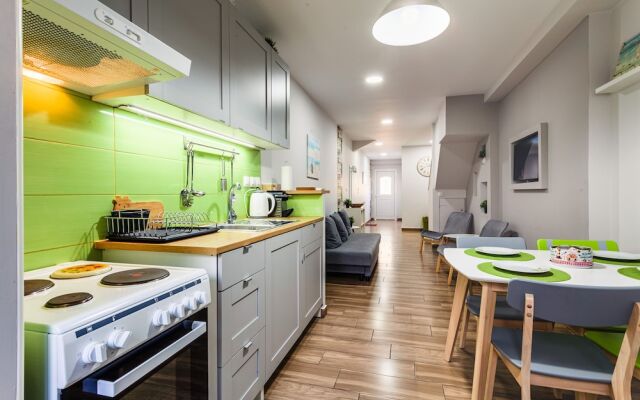 City-Sea Fusion, Elegant Gem Minutes from the Beach