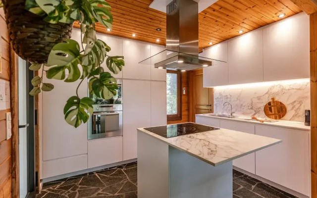 Huswell - Tranquil Retreat Cozy Chalet in the Heart of Urse