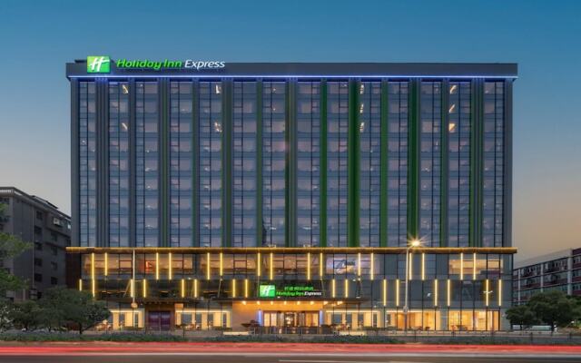 Holiday Inn Express Shenzhen Longhua, an IHG Hotel