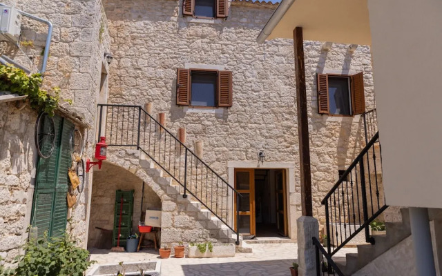 Traditional stone house Tonca