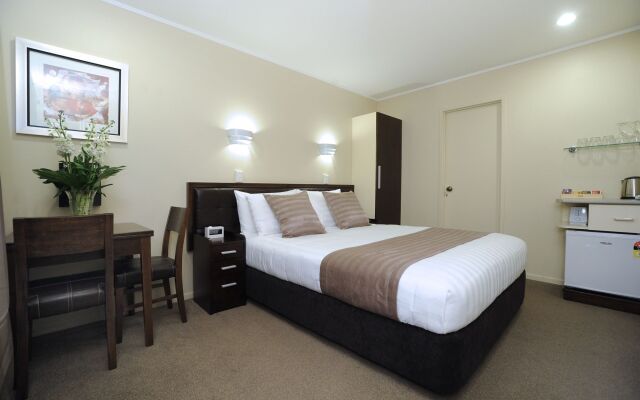 Tudor Court Motor Lodge