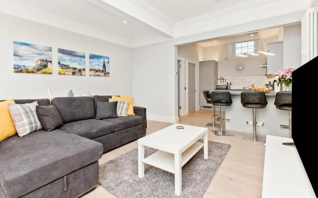 Modern & Spacious 1 Bed Apt, West End