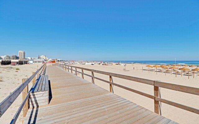 Monte Gordo Downtown by Homing