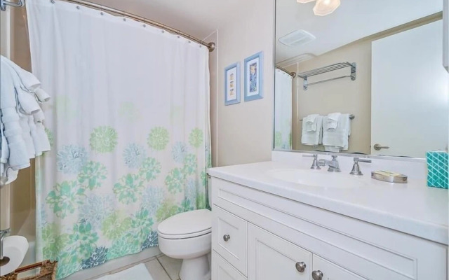 Sea Oats 214 2 Bedroom Condo by RedAwning