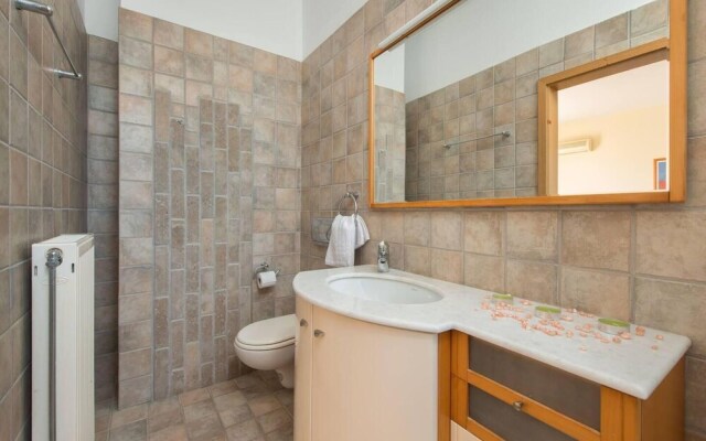 Stunning 5-bed Villa in Gennadi!