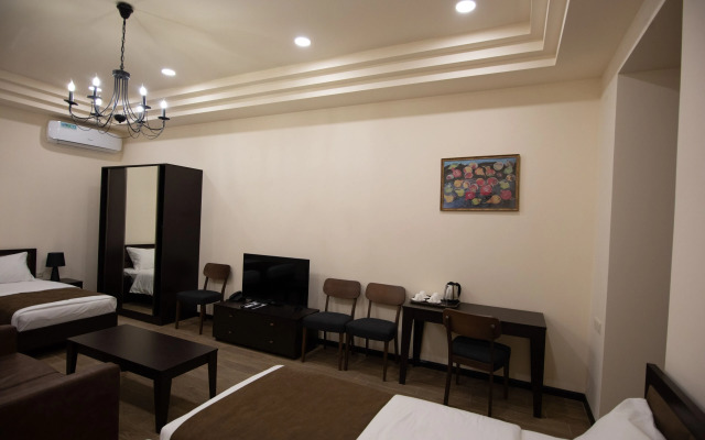 Отель Boutique Living