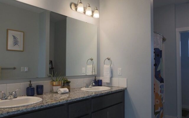 Stunning Garden City Getaway