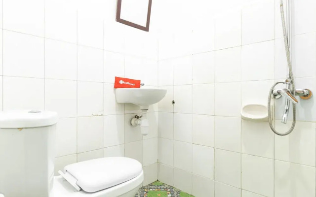 RedDoorz Plus near Universitas Methodist Medan