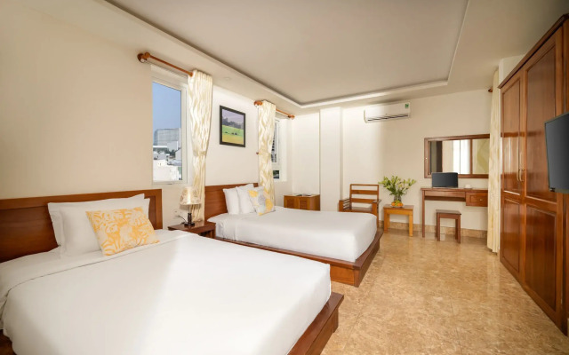 Titan Hotel