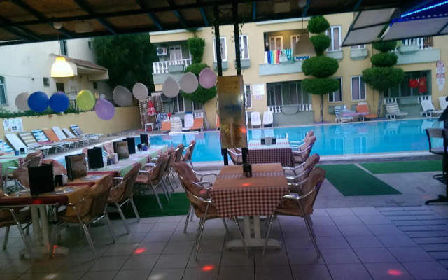 Club Sunset Apart