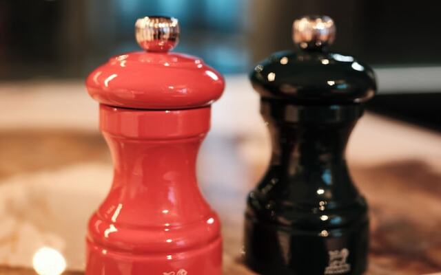 The Zipper Hotel & Apartments