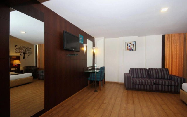 OYO 316 Hotel Brigade Royale