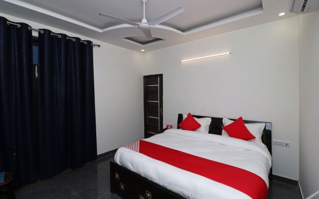 OYO 28576 Laxmi Residency