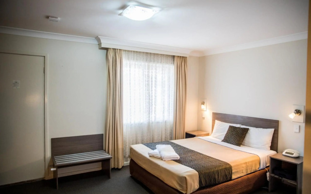 Lilac City Motor Inn & Steakhouse