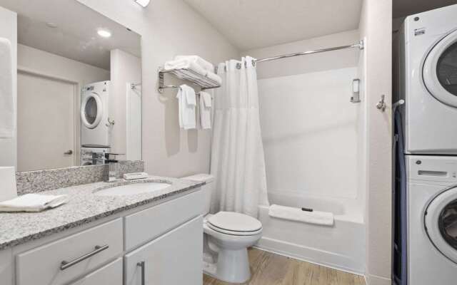 WaterWalk Extended Stay by Wyndham Kansas City - Overland Pk