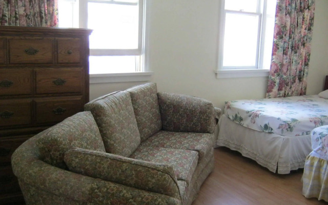 Kelowna Okanagan Lake Hostel