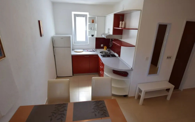 Spacious Apartment With Terrace, Near the Beach