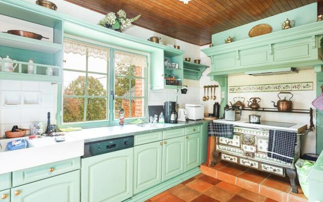 Authentic Holiday Home in Puy-l'evêque With Swimming Pool