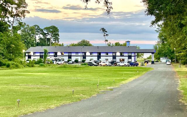 Rodeway Inn & Suites
