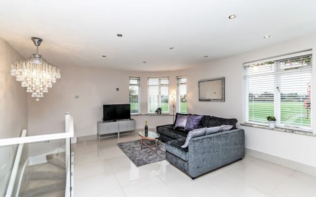Unique Chester Racecourse Apartment