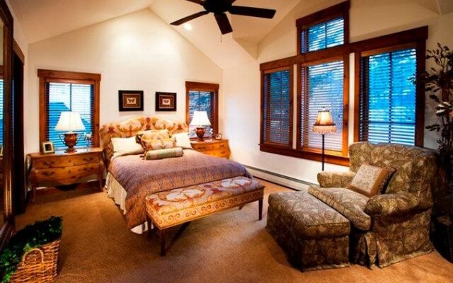 Snow Cloud Lodge