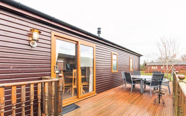 Lottie's Lodge With Hot Tub