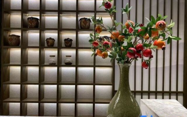 Jianguo Puyin Hotel (Qingdao Wusi Square Qingdao University Branch)