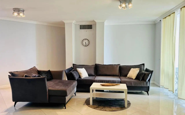 Royal Aparatment on the Sea , Blvd Nitza 34