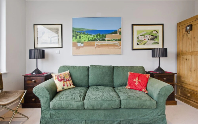 Fabulous 2-bed Penthouse, Wimbledon