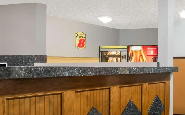 Super 8 Topeka/Wanamaker RD/I-70