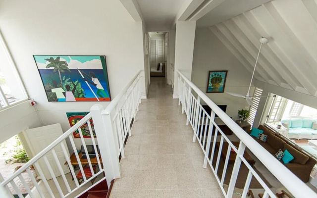 Seagrapes Villa
