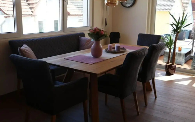 Welcoming Apartment Near Lake