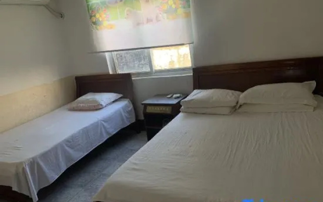 Beihai Xiangxi Hotel (Beibuwan Square)