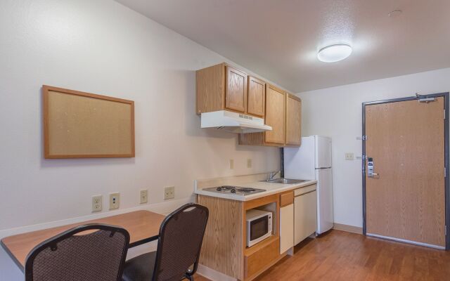 HomeTowne Studios by Red Roof Columbus