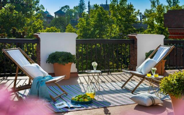 Villa Alfonso, Luxury Villa In Midtown, Parking