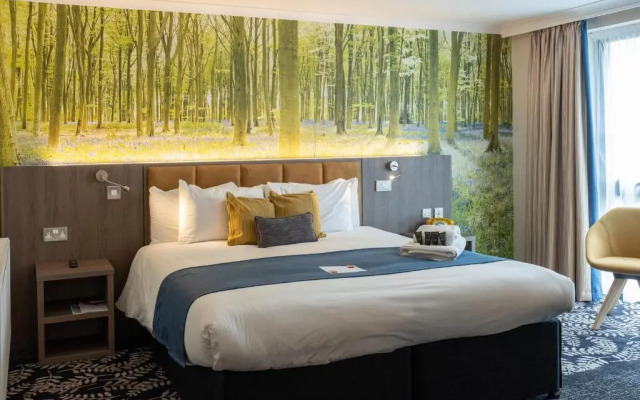 Burleigh Court Hotel and Leisure