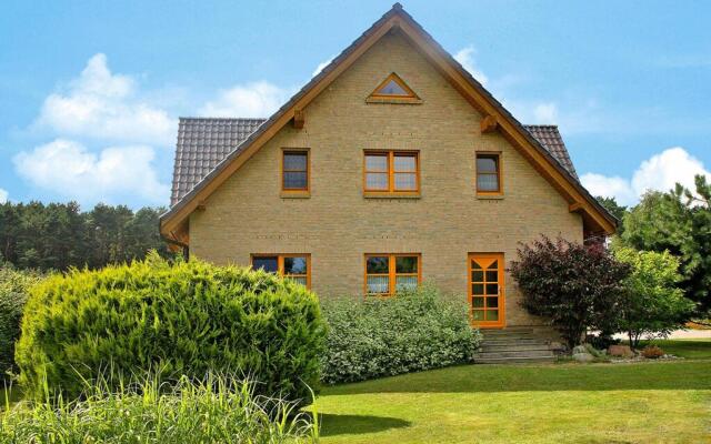 Apartment house, Lütow