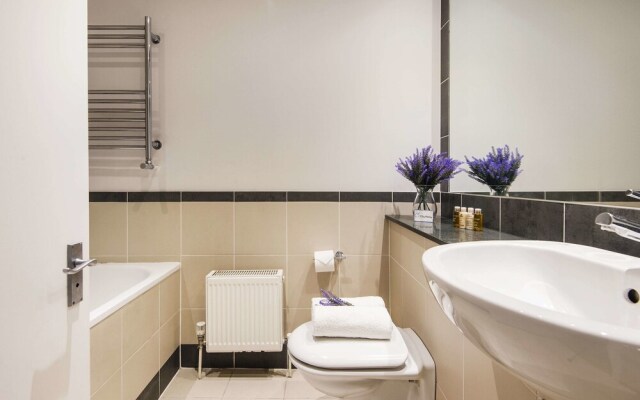 The Spacious Prince of Wales Apartment - CVO