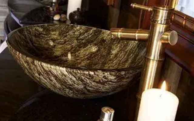 Serena Mivumo River Lodge