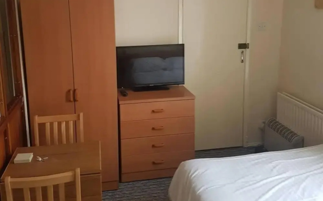 Apsley 1 Flat Sleeps 4 With Near Beach