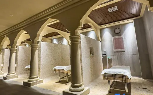 Jiulong Hot Spring Holiday Hotel
