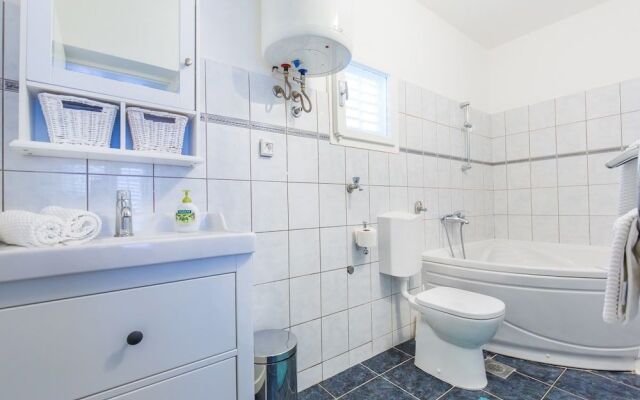 Steps Old Town Apartments by Irundo