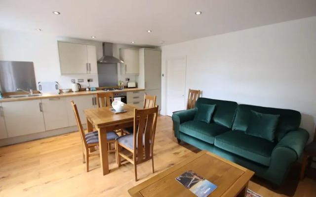Charming Flat With Private Patio in Clifton